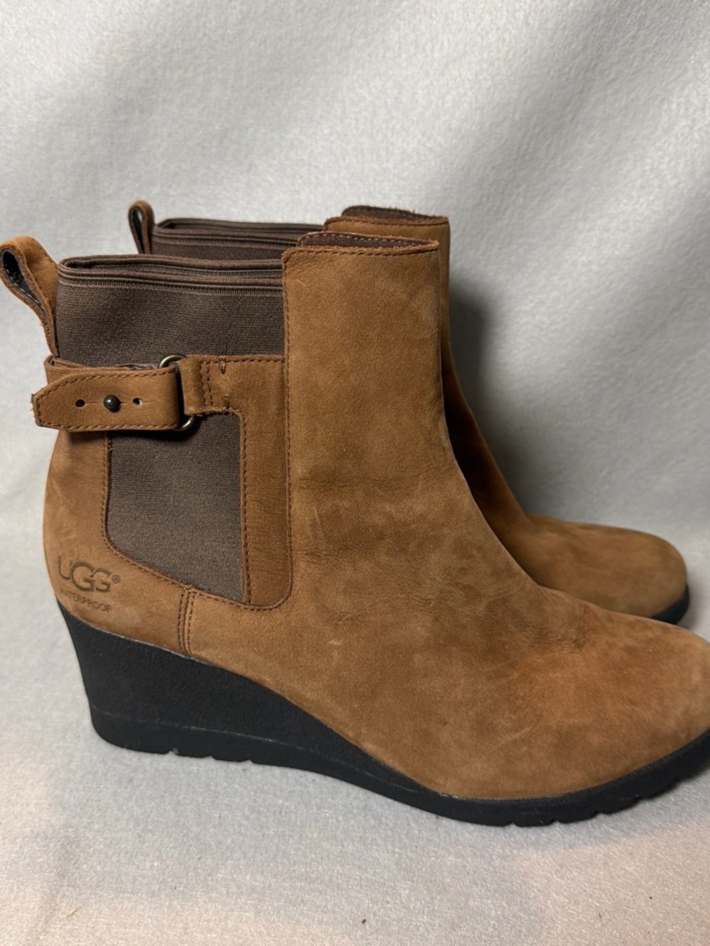 UGG Size 9 Women's Brown Suede Wedge Chelsea Boot with Buckle
